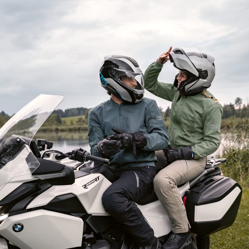 P90627075_highRes_system-8-carbon-helm-scaled-aspect-ratio-1260-805